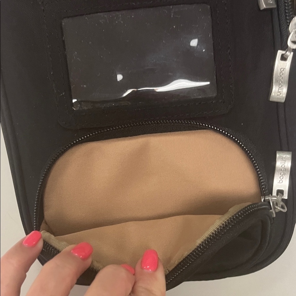 Baggallini Black Messenger Bag unisex item - Picture 4 of 13
